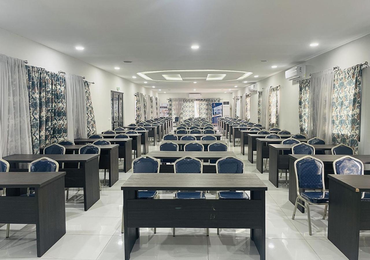 Onyx Hotel Ямусукро Экстерьер фото